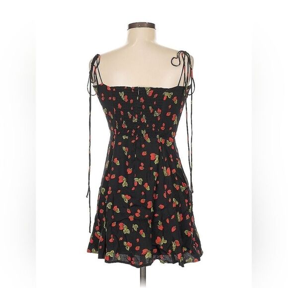Strawberry Presley Dress | Reformation 8 - Picture 2 of 8